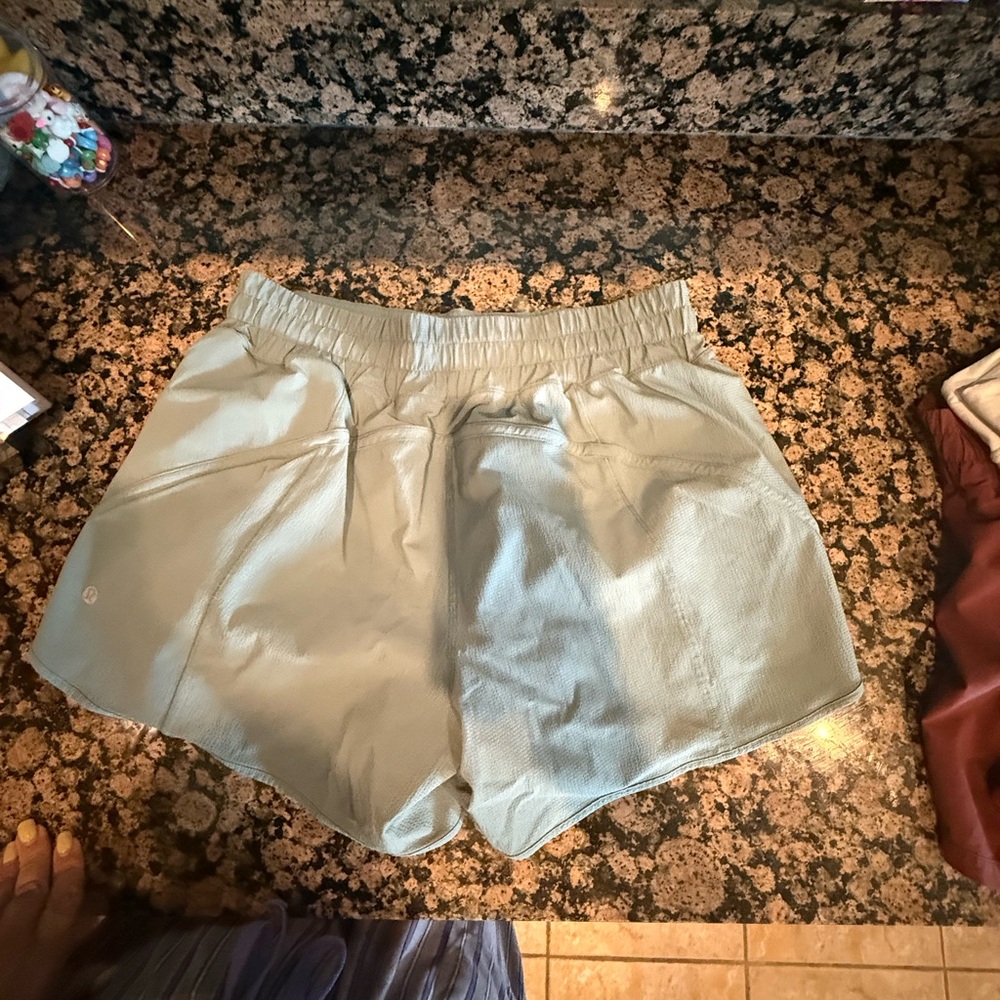 Textured Lululemon size 12 // 5 inch inseam